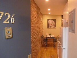 Studio726, 2 Bunk Beds Twin Over Full | Iron/ironing board, free WiFi, bed sheets