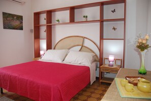 3 chambres, fer et planche à repasser, Wi-Fi, draps fournis