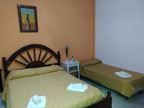 Triple Room | In-room safe, individually decorated, individually furnished, free WiFi - Hotel Atlantic (Mar del Plata)