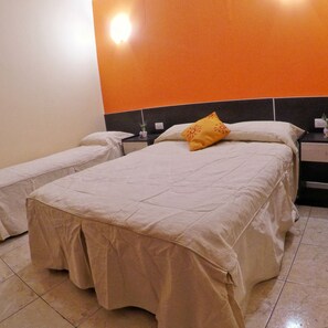 Triple Room | In-room safe, individually decorated, individually furnished, free WiFi - Hotel Atlantic (Mar del Plata)