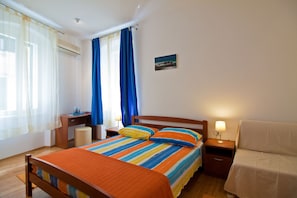 Apartment, 2 Schlafzimmer | Schallisolierte Zimmer, Bügeleisen/Bügelbrett, Reisekinderbett