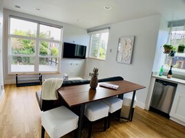 Exclusive Cottage | In-room dining