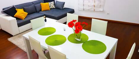 Căn hộ trung tâm thành phố | Khu vực ăn uống tại phòng