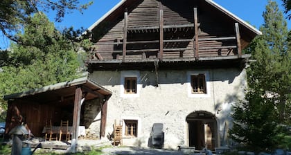 MAISON CARAIL 14 personnes NEVACHE 05100