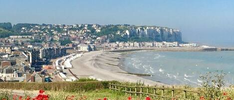 Na praia, espreguiçadeiras