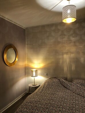 3 chambres, fer et planche Ă repasser