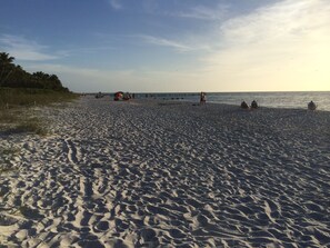 Solstolar och strandhanddukar