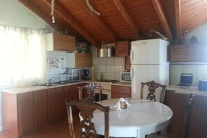 Frigorífic, microones, forn i placa de cuina
