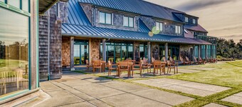 Single-level, dog-friendly home w/ private fenced-in yard & easy beach access