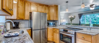 Single-level, dog-friendly home w/ private fenced-in yard & easy beach access