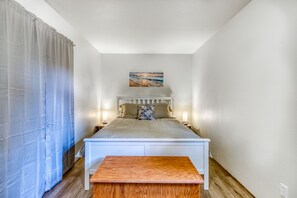 2 bedrooms, internet, bed sheets - Single-level, dog-friendly home w/ private fenced-in yard & easy beach access (Bandon)