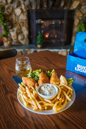 Dining - The Lakehouse at Georgetown Lake (Anaconda)