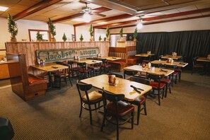 Restaurant - The Lakehouse at Georgetown Lake (Anaconda)