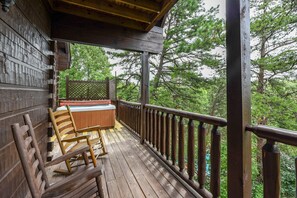 Signature Cabin | Terrace/patio