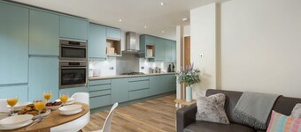 12 Pear Tree House - sleeps 4 guests in 2 bedrooms