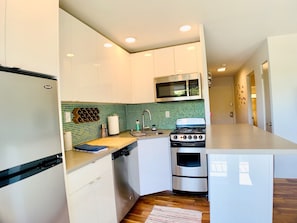 Comfort Apartment | Private kitchenette | Full-size fridge, microwave, oven, stovetop