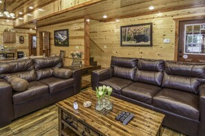 Kabin Deluks | Ruang keluarga | TV layar datar