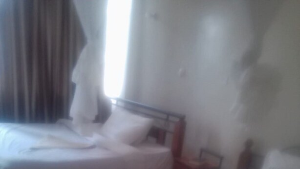 Twin Room | WiFi (free), bed sheets - Club Mamis (Sagana)