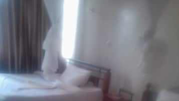 Twin Room | WiFi (free), bed sheets