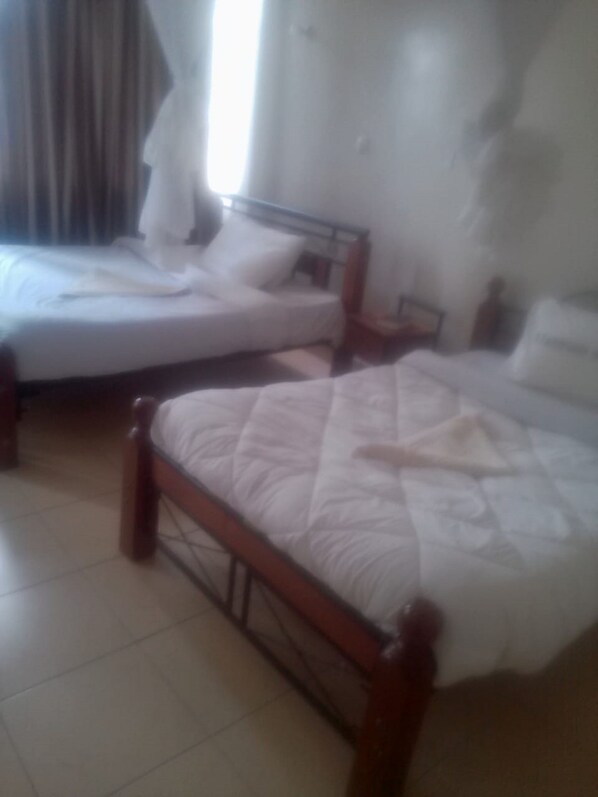 Twin Room - Club Mamis (Sagana)