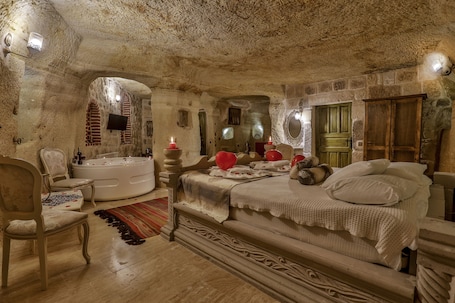 Ropa de cama de alta calidad, colchones con efecto memoria y minibar