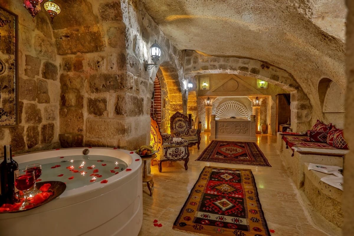 Deluxe Suite, Non Smoking, Jetted Tub | 1 bedroom, premium bedding, memory foam beds, minibar