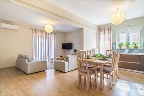 Dining - Sleep on Nature, high standards 2 bdr apartment (chania)