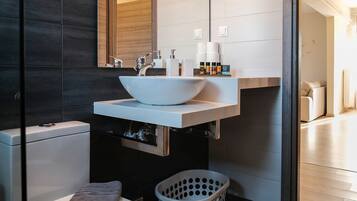 Bruser, hårtørrer, håndklæder, Sæbe