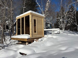 Exterior - Welcome to the Lakehouse - Year Round Getaway (McKellar)