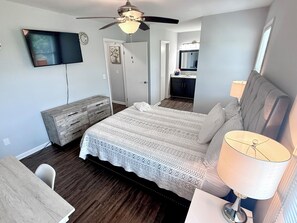 3 bedrooms, desk, iron/ironing board, free WiFi