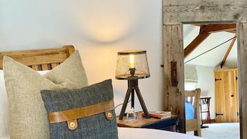 Deluxe Cottage, Private Bathroom, Garden View (The Coach House) | Interior