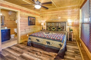 10 bedrooms, iron/ironing board, free WiFi, bed sheets - SmokyStays 10 Bedroom Cabin (Pigeon Forge)