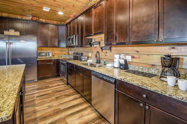 Family Cabin | Private kitchen | Full-size fridge, microwave, oven, stovetop