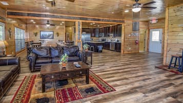 Familie huisje | Woonruimte | Flatscreentelevisie