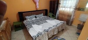 Kamer, 1 twee- of 2 eenpersoonsbedden | Een strijkplank/strijkijzer, gratis wifi, beddengoed
