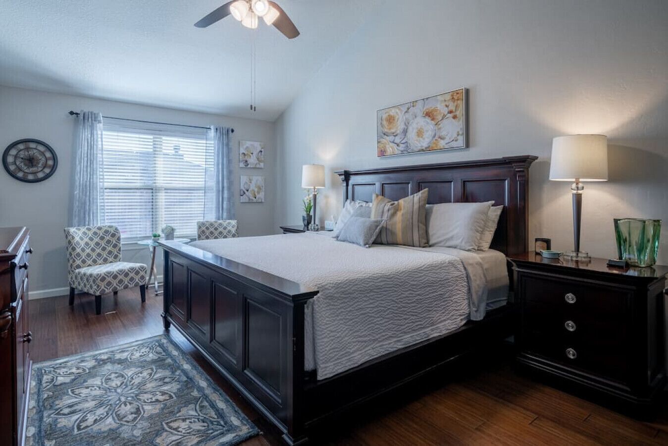 3 habitaciones, tabla de planchar con plancha, cuna de viaje y wifi 