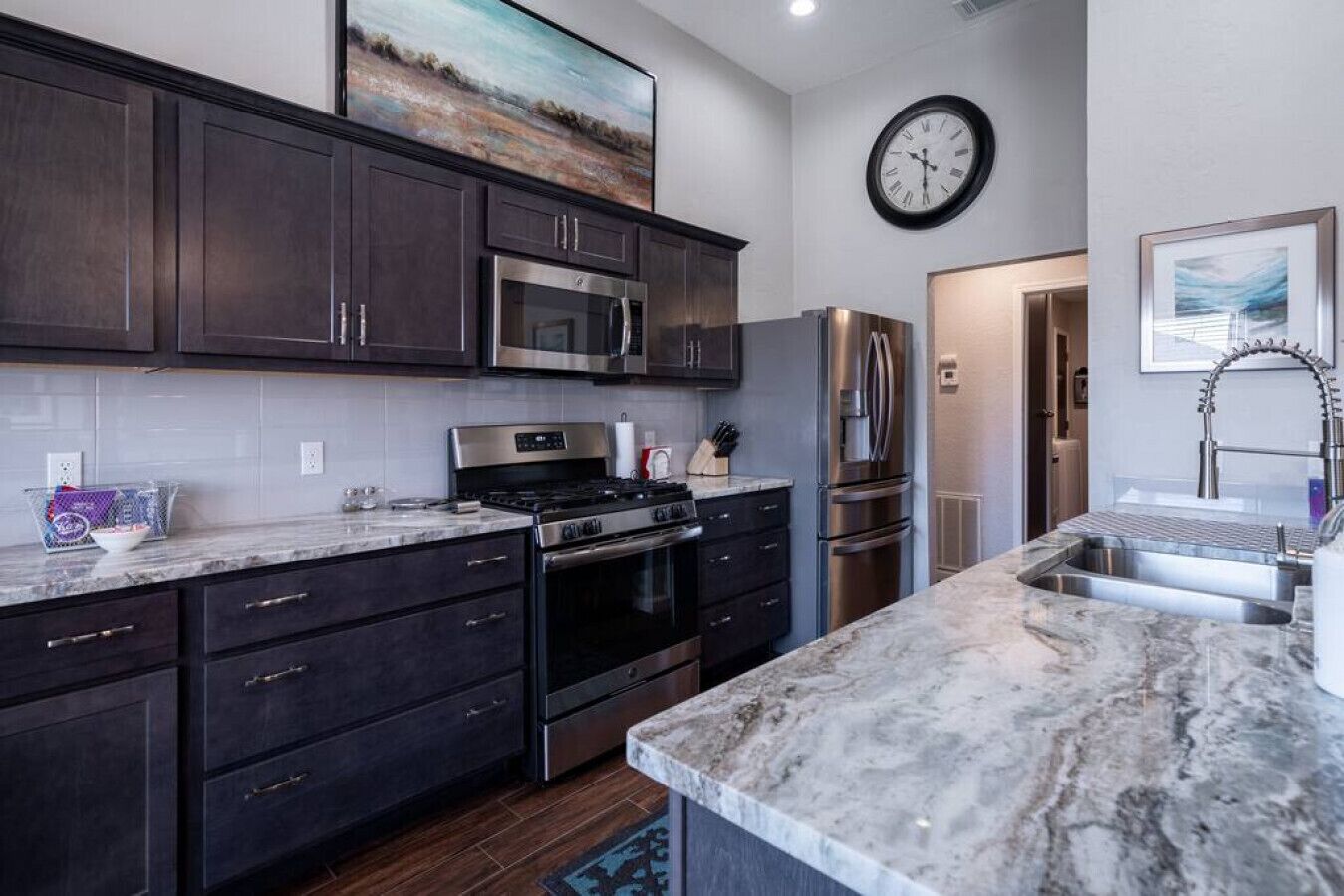 雪櫃、微波爐、焗爐、爐具