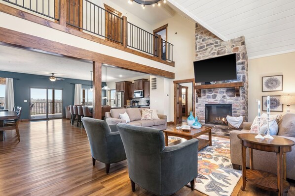 Smart-TV, Kamin, Videospiele, Tischfußball