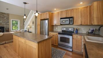 冰箱、微波炉、烤箱、炉灶