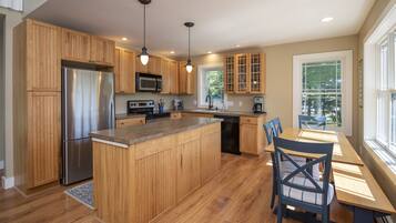 冰箱、微波炉、烤箱、炉灶