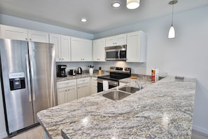 Full-size fridge, microwave, oven, stovetop