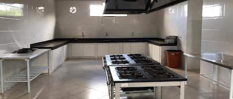 Basic Shared Dormitory (8 pessoas) | Shared kitchen | Fridge, microwave, oven, dishwasher