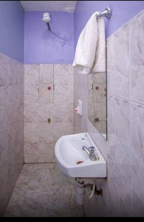 Double Room | Bathroom | Shower, free toiletries, towels, soap - East Gate Hotel (Kitengela)