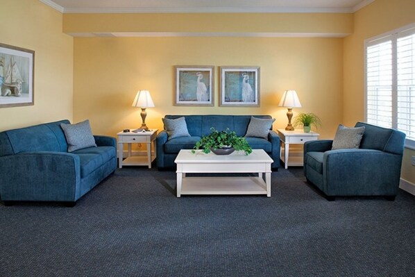 Tv, videospil, bordtennisbord, stereoanlæg