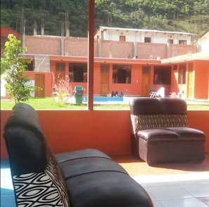 Área de estar no saguão