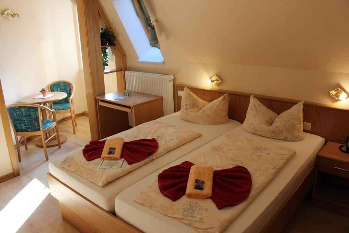 Standard-Doppelzimmer | Schreibtisch, kostenloses WLAN, Bettwäsche