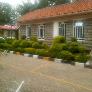 Free self parking - Impala Guest House (Ongata Rongai)