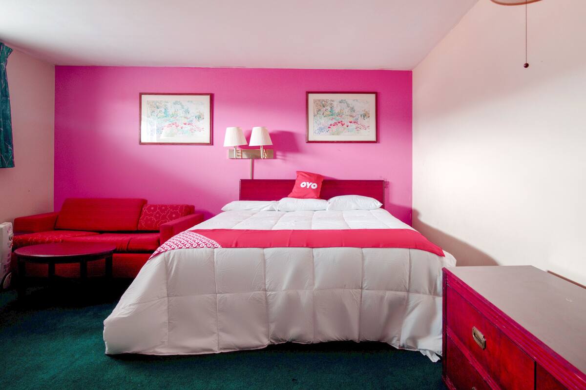 Desk, free WiFi, bed sheets