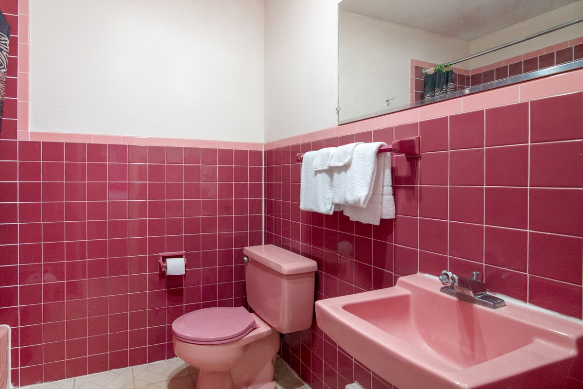 Free toiletries, towels, soap, toilet paper