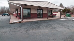 Front of property - OYO Hotel Dalton PA I-81 (Dalton)